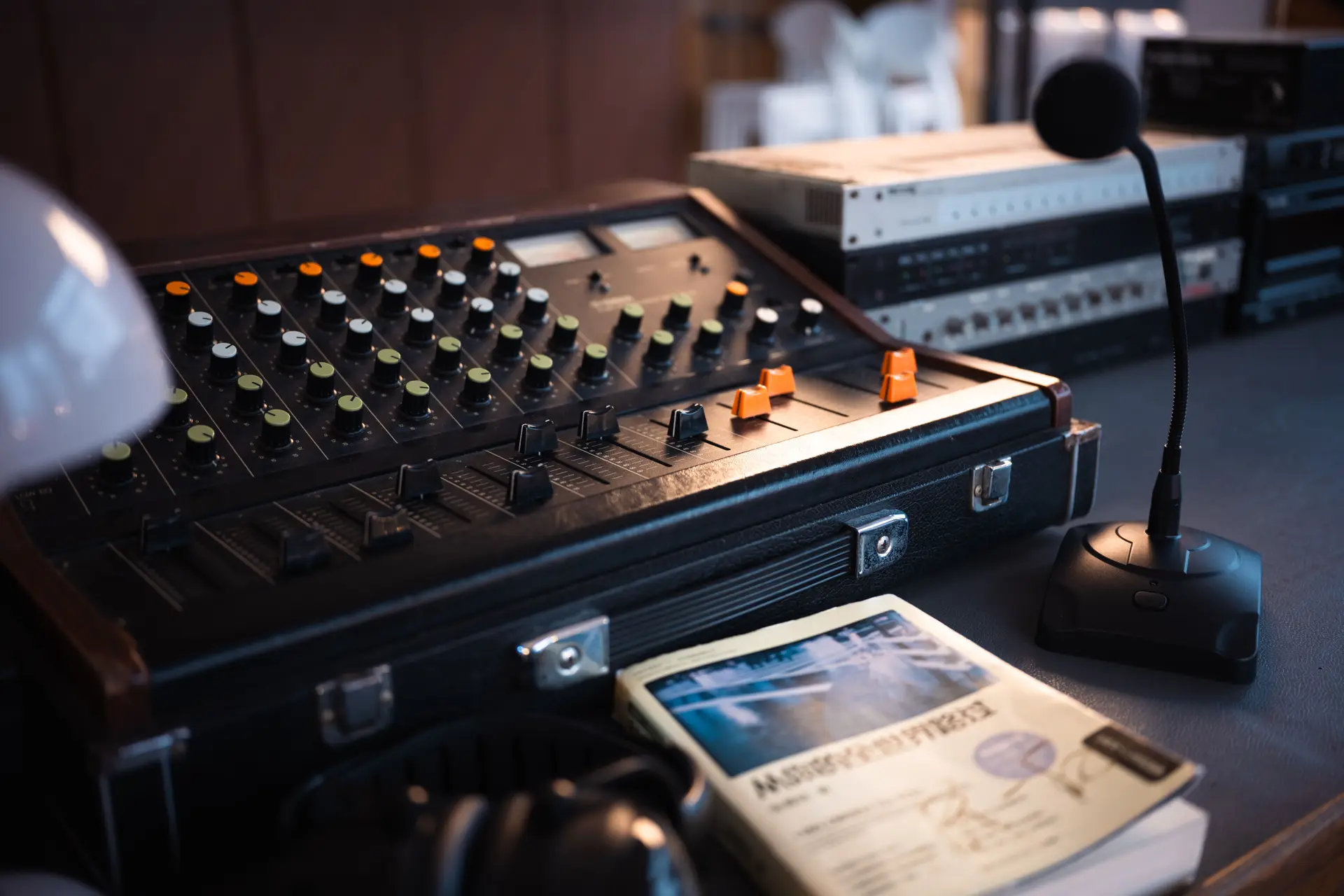 Mic Locker